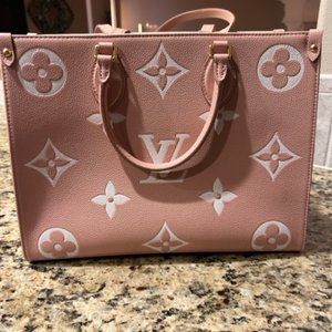 Louis Vuitton OnTheGo MM Handbag in Rose Trianon/Creme